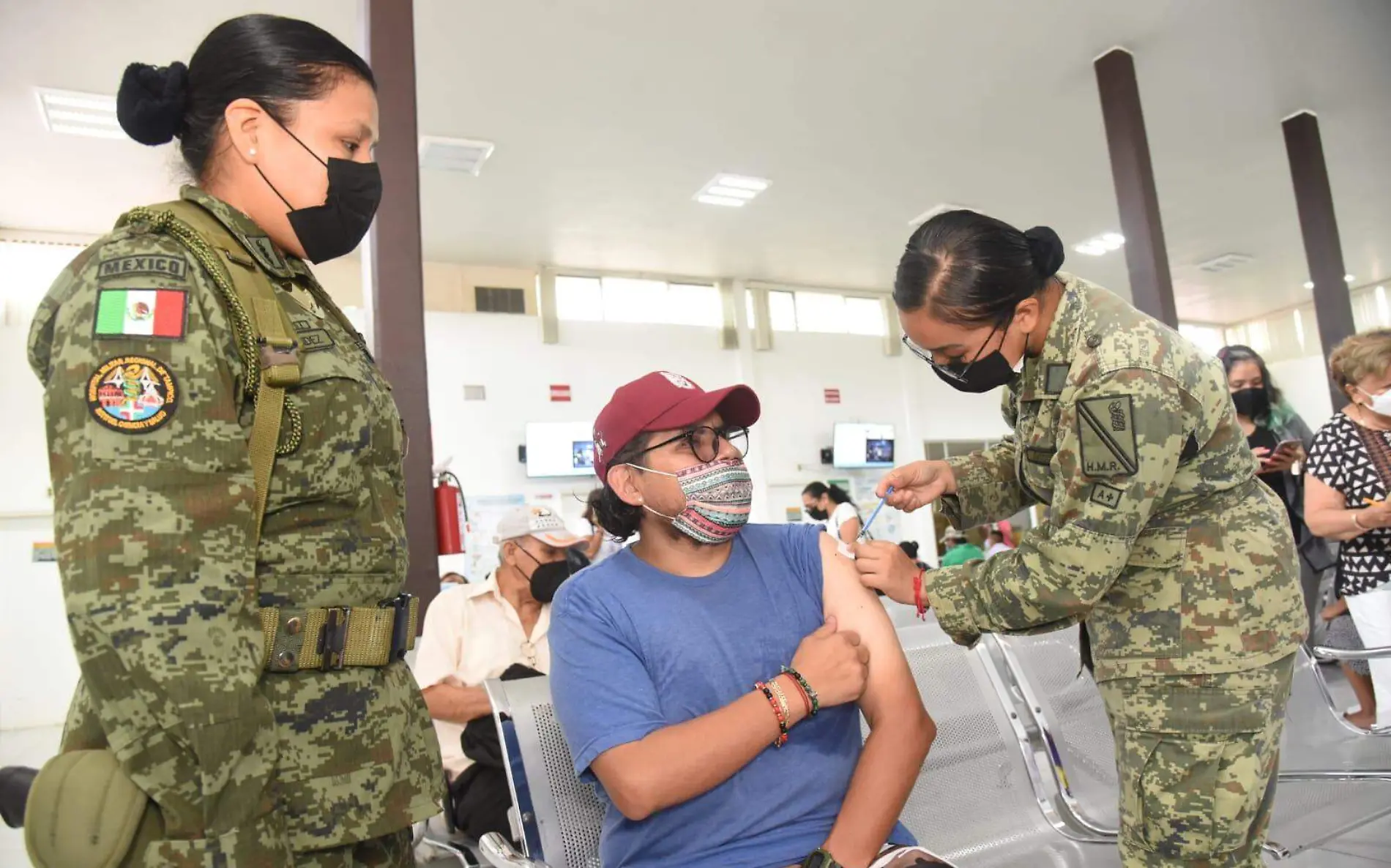 Vacunan contra el Covid-19 en el Hospital Militar Regional de Tampico José Luis Tapia  (2)